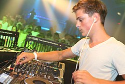 Martin Garrix & Troye Sivan Mellet